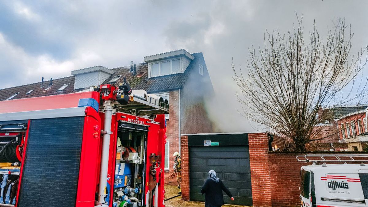 112 Nieuws: uitslaande brand in Enschede | Porsche in vlammen op
