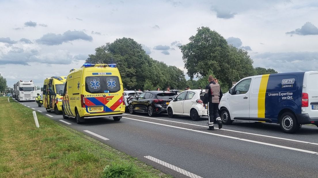 Vijf auto's botsten op elkaar