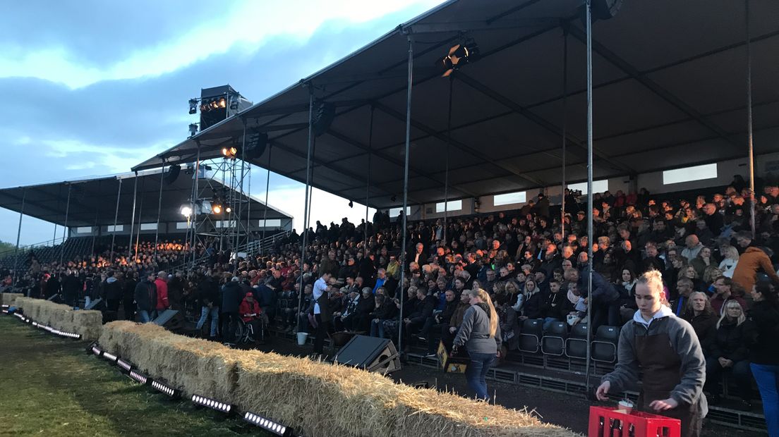 Bij volle tribunes heeft BUOG twee exrtra voorstellingen voor Jumping Jack achter de hand (Rechten: Margriet Benak / RTV Drenthe)