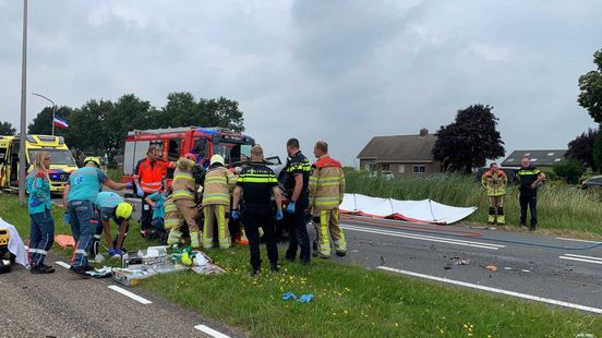 Bestuurder raakt bekneld in auto bij ongeluk bij De Krim. Bestuurder raakt bekneld in auto bij ongeluk bij De Krim.