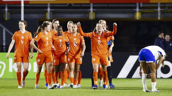 Oranjevrouwen met twee Limburgers in basis verslaan Frankrijk in WK-Kwalificatie Home