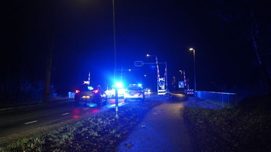 Tientallen passagiers geëvacueerd uit trein na aanrijding op het spoor bij Smakt. Tientallen passagiers geëvacueerd uit trein na aanrijding op het spoor bij Smakt.