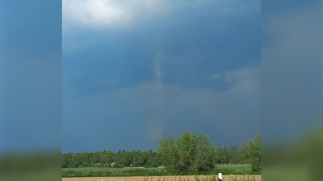 Youri zag de windhoos vanaf de snelweg.