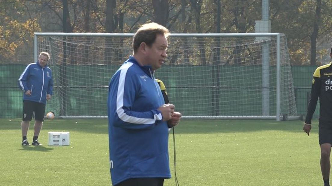 Voor Vitesse-trainer Leonid Slutskiy is de wedstrijd tegen FC Utrecht misschien wel een extra bijzondere. De Russische coach speelde in het verleden al regelmatig tegen teams van Dick Advocaat en daarnaast is de toptrainer ook een goede bekende van Slutskiy.