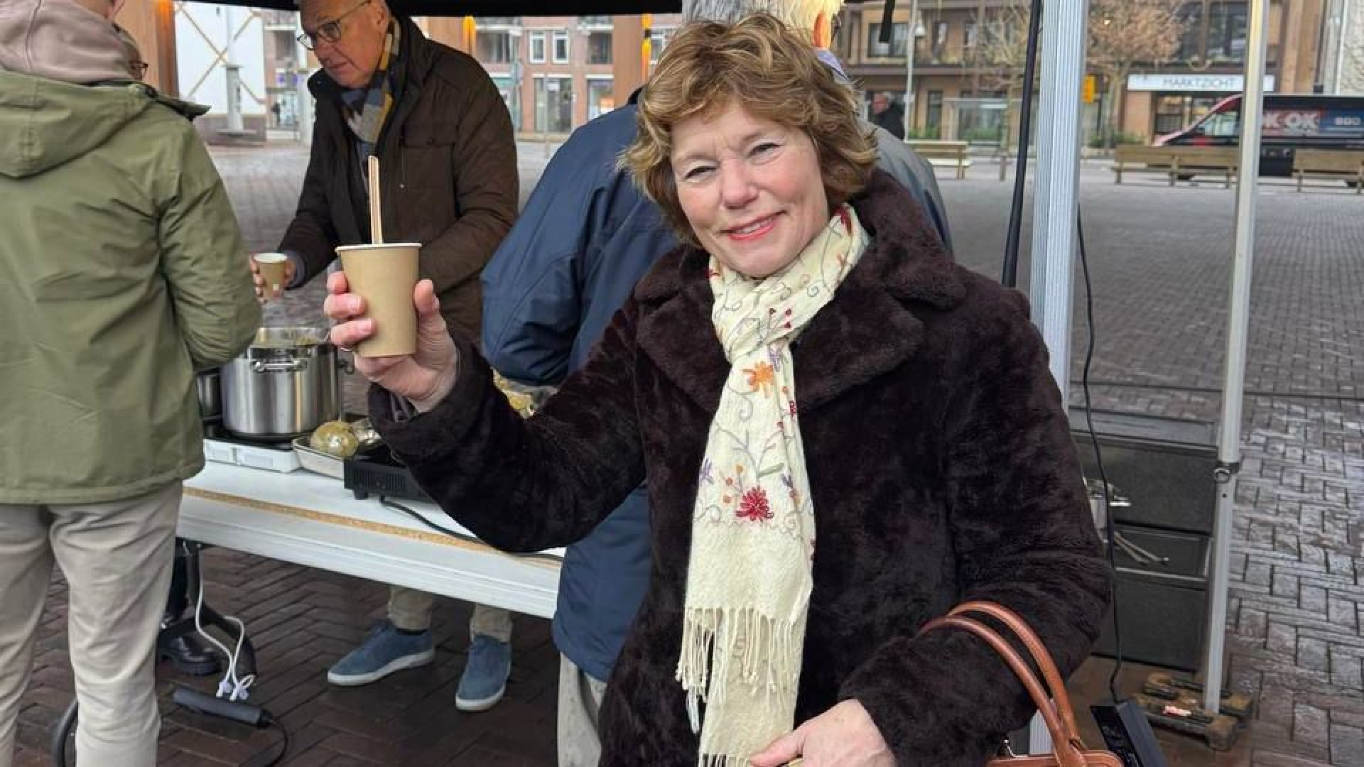 'Echte soep slaapt een nachtje', deze snert delen we uit tijdens de Snertdag