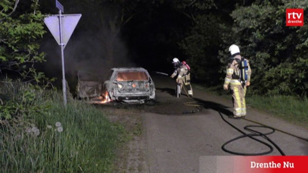 In Nijeveen brandde zaterdagnacht een auto uit