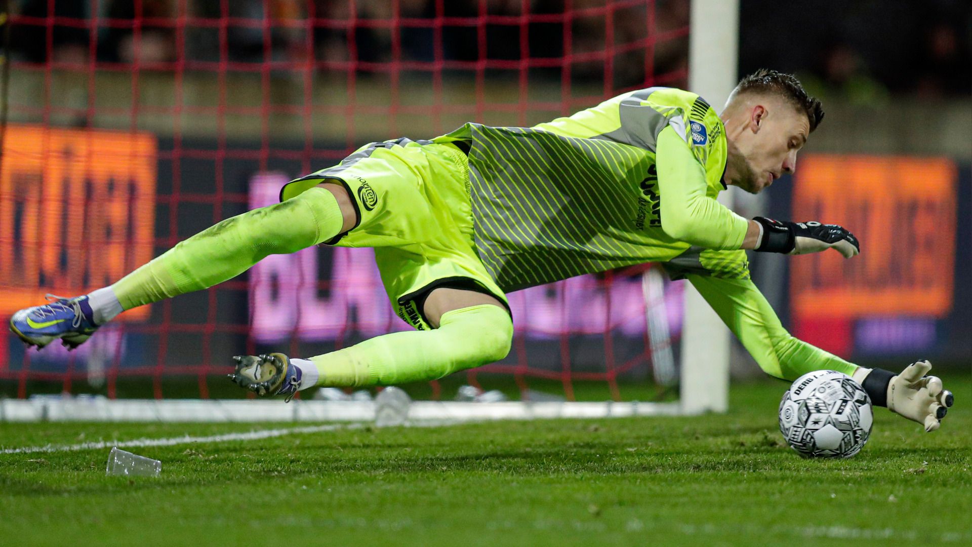 Andries Noppert in actie voor Go Ahead Eagles