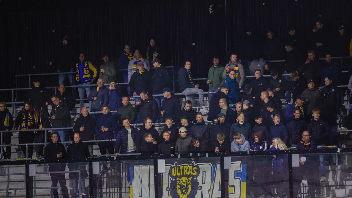 LIVE | Henk de Jong kiest voor Tony Rölke in de wedstrijd tegen Helmond Sport