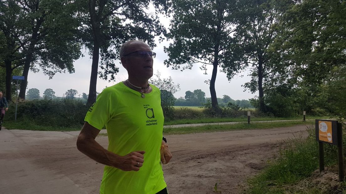 Koen loopt 12 marathons in 12 maanden in twaalf provinicies (Rechten: Jasmijn Wijnbergen/RTV Drenthe)