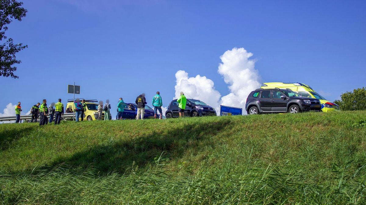 Caravan op minicamping De Westereen brandt af