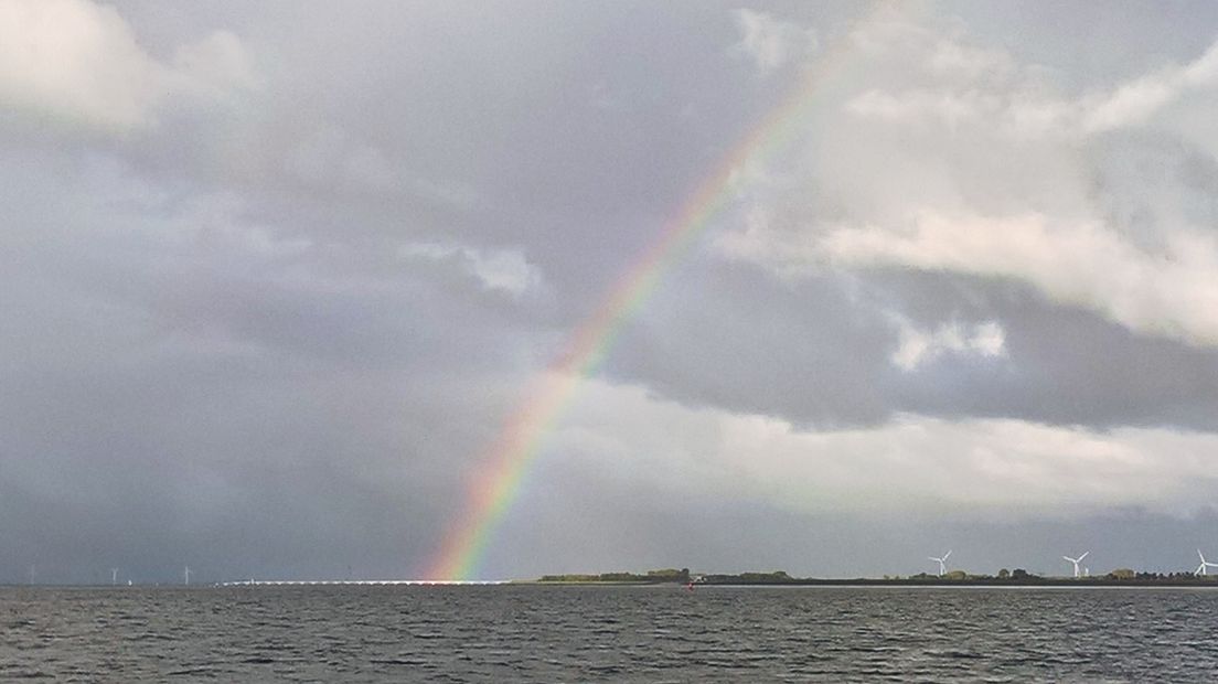 Regenboog bij de Zeelandbrug