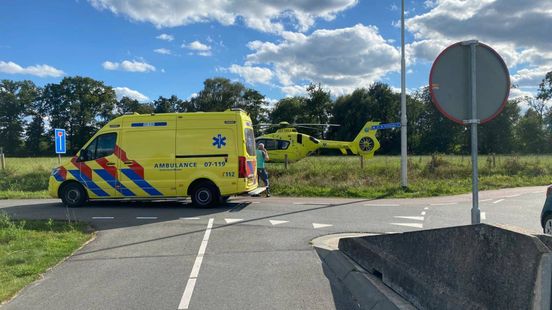 Jongetje op fiets ernstig gewond na botsing met auto. Jongetje op fiets ernstig gewond na botsing met auto.