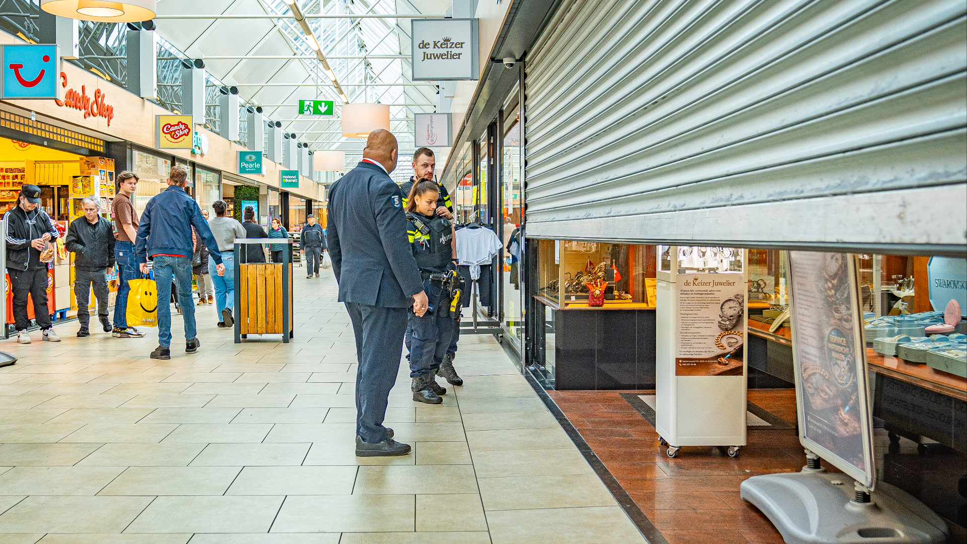 De drie overvallers sloegen na de overval op de vlucht.