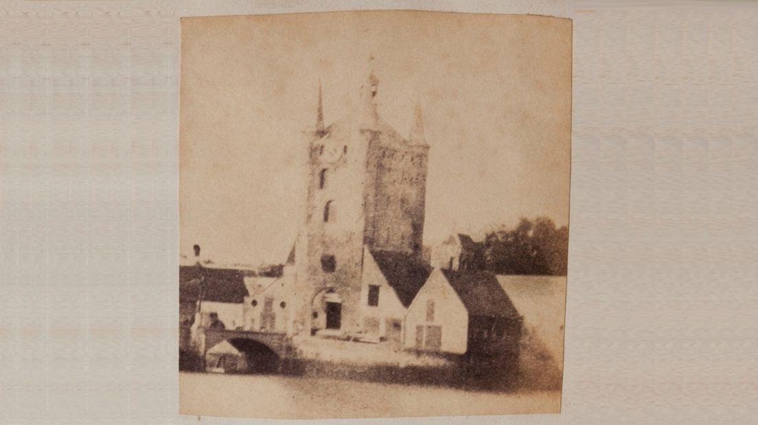 De Zuidhavenpoort in Zierikzee. De foto is ergens rond 1860 gemaakt, de precieze datum is niet bekend.