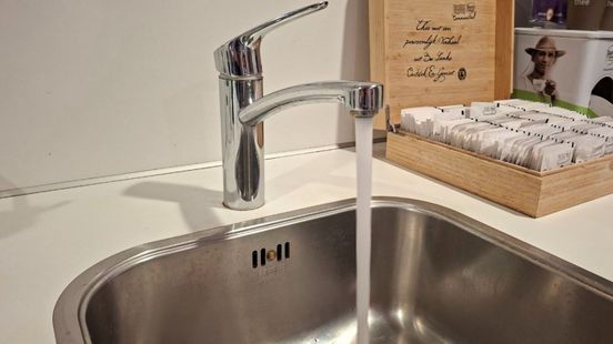 Influencers zaaien twijfel over kraanwater: ‘Slechts een deel klopt’