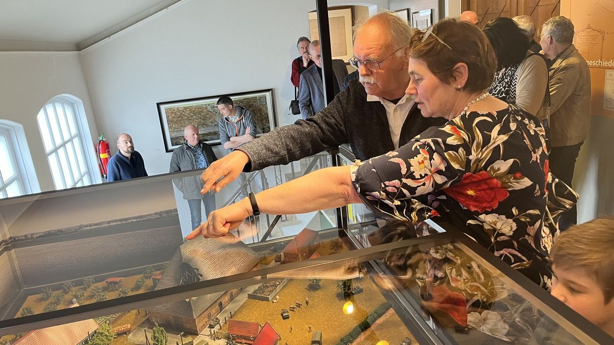 Explosie in IJzendijke op kleine schaal nagebouwd: 'Samen met mijn vrouw alle tanks geverfd'