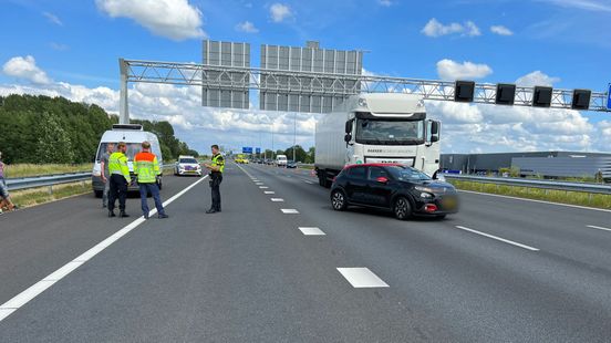 A1 tussen Bathmen en Deventer even dicht door ongeluk. A1 tussen Bathmen en Deventer even dicht door ongeluk.