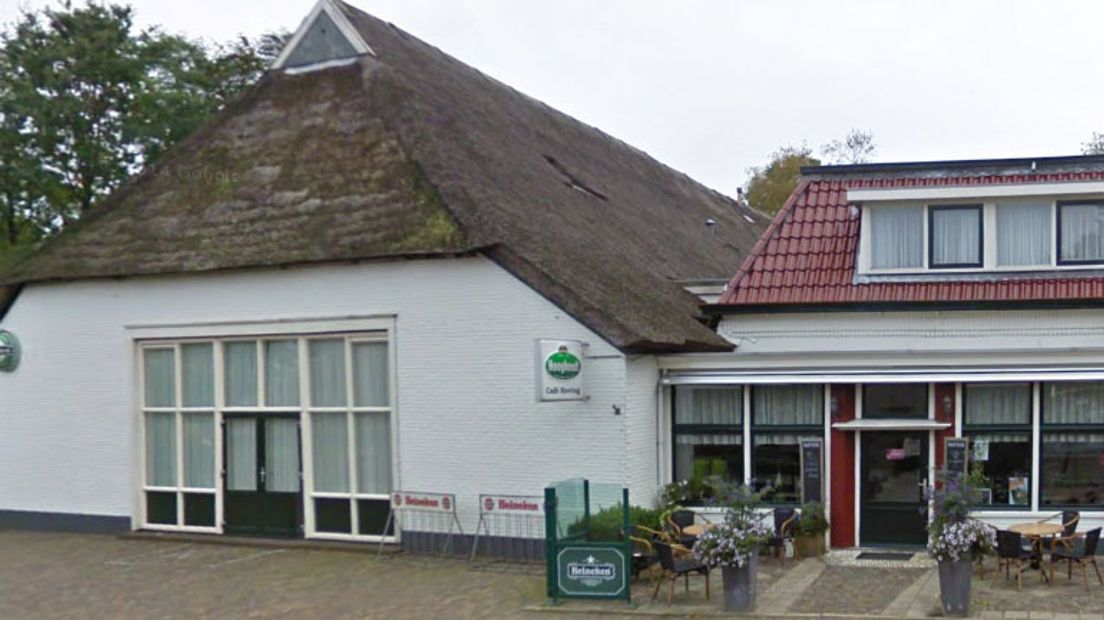 Inwoner Gerrit Eikelboom vreest dat de jeugdsoos in 2017 verdwijnt uit Café Hoving (Rechten: Google Streetview)