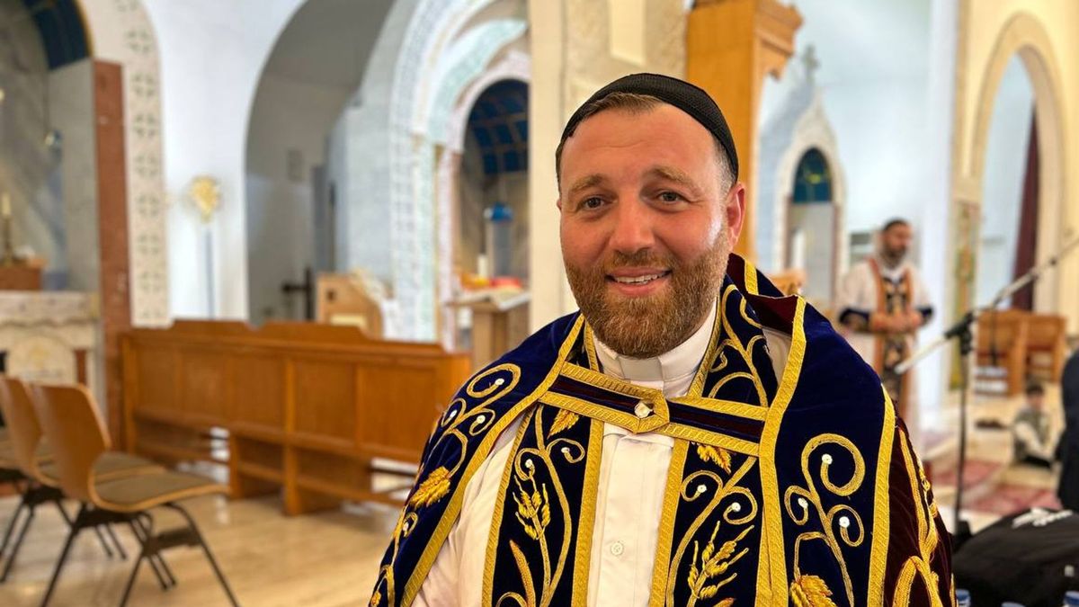 Duizenden gelovigen zijn in Glane getuige van de wijding van nieuwe Syrisch-orthodoxe priester