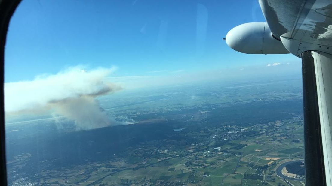 Op het Artillerie Schietkamp bij Oldebroek heeft zondag een grote heidebrand gewoed. Volgens de veiligheidsregio ging het om een gebied van zo'n 200 bij 600 meter.