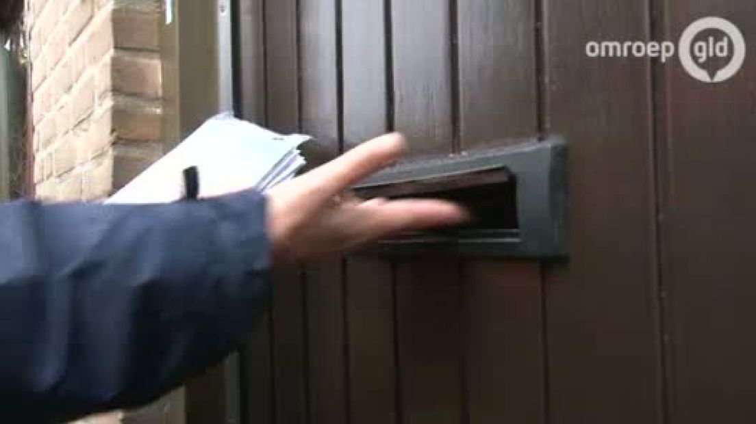 Gelderse postbezorgers hebben het deze dagen ouderwets druk.