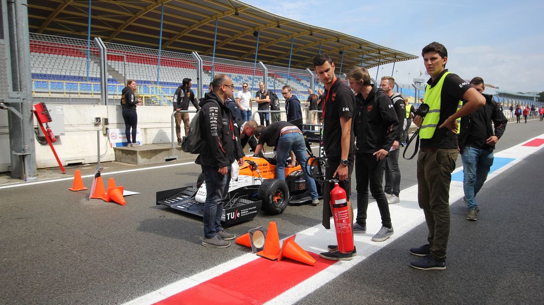 In Assen racen internationale studenten met hun eigengebouwde auto's (Rechten: Robbert Oosting/RTV Drenthe)