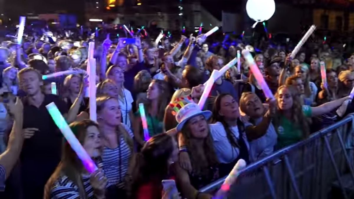 'Cadeautje' Een hiphopremix van Het gras van het Noorderplantsoen RTV Noord 'Cadeautje' Een hiphopremix van Het gras van het Noorderplantsoen RTV Noord