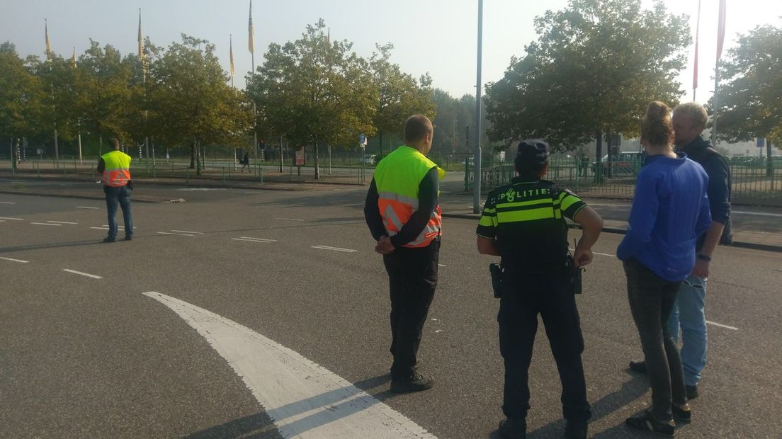 De politie probeerde zondagmiddag de samenkomst van veel motorrijders in de regio Arnhem te voorkomen. De groep van naar verluidt honderden motorrijders vertrok uit Veenendaal en speelde vervolgens een kat-en-muisspelletje rond Arnhem.