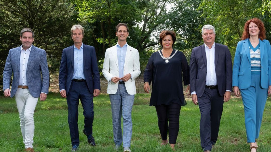 Het Noordwijkse college van B & W met gemeentesecretaris