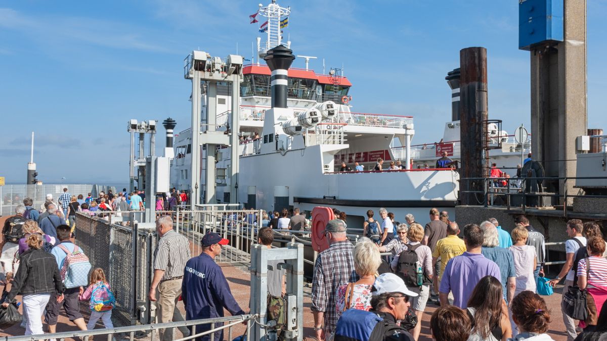 Reizigers naar Ameland moeten met de bus naar de boot