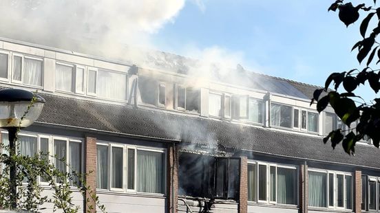 Woning in Ede onbewoonbaar na felle brand: 'Alleen muren nog overeind'