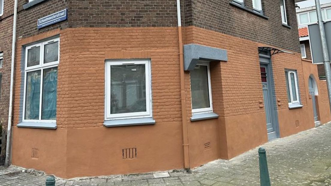 Veelbesproken roze huis in Laak heeft nieuwe kleur: 'Mensen staan er niet meer bij stil'