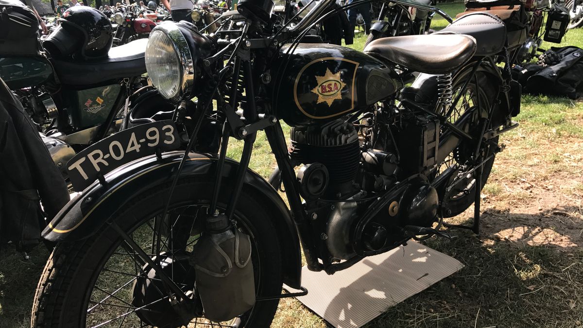 Honderden BSA's in Orvelte: 'Vooral voor de charme, je moet geen haast hebben'