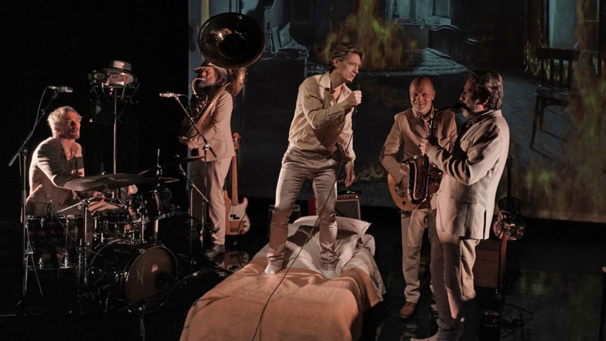 Joost Spijkers viert het leven: 'Met gestrekt been vol erin' - L1 Nieuws