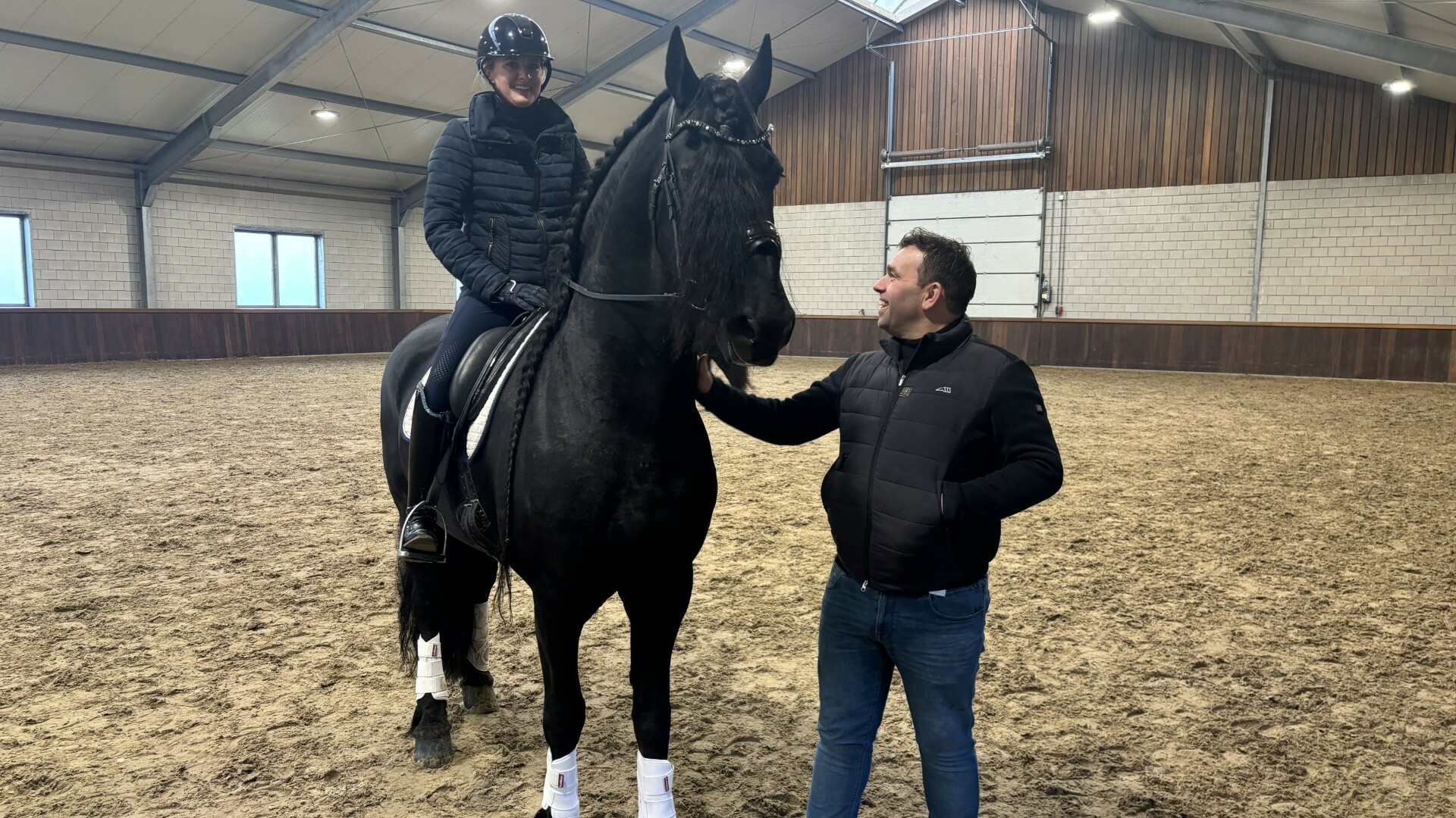 Gracie Catling mei Age Okkema, de eigner fan Jehannes 484