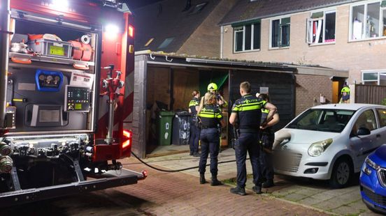 Buren halen man uit woning nadat brandalarm afgaat