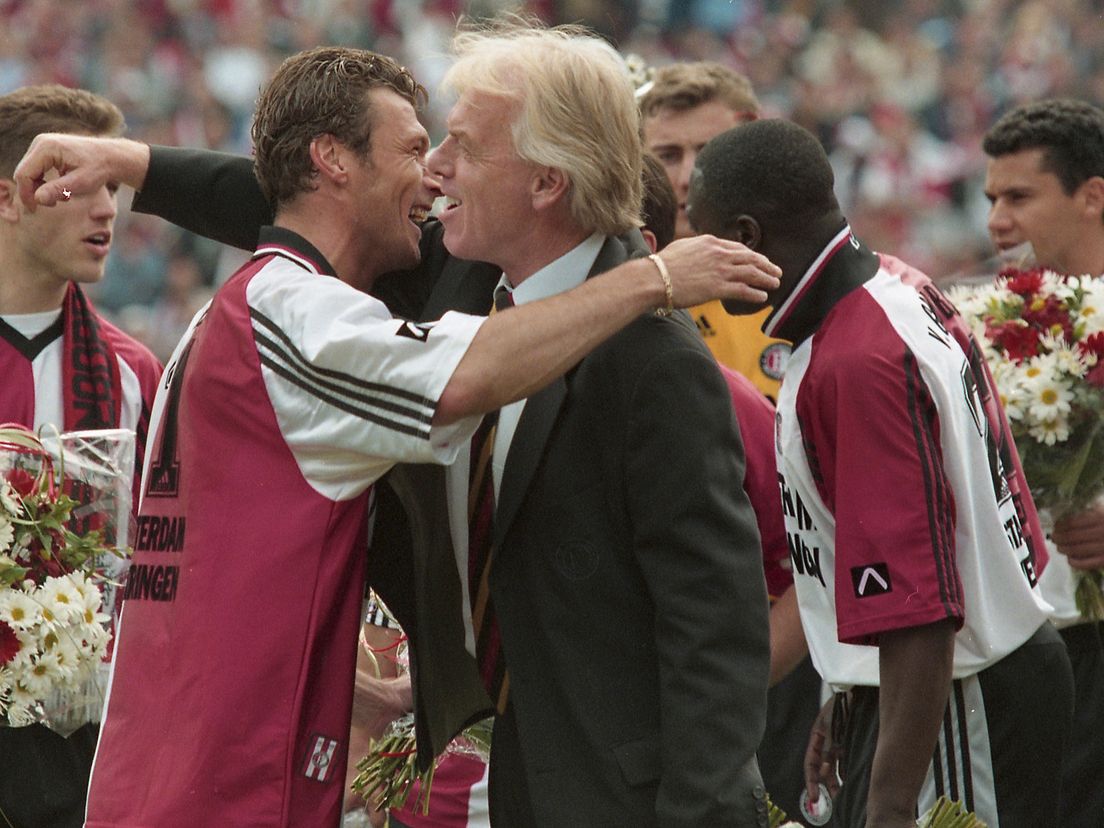 Beenhakker en Henk Vos vieren de landstitel van 1999