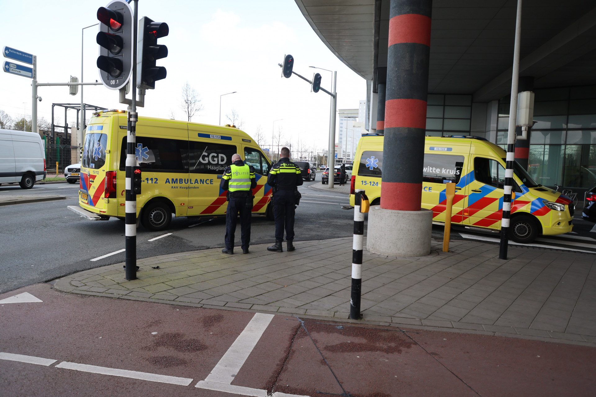 Twee gewonden bij aanrijding op de kruising Zonweg en Regulusweg.