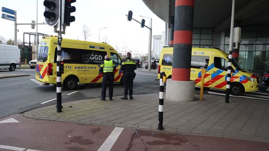 Twee gewonden bij aanrijding op de kruising Zonweg en Regulusweg. Twee gewonden bij aanrijding op de kruising Zonweg en Regulusweg.