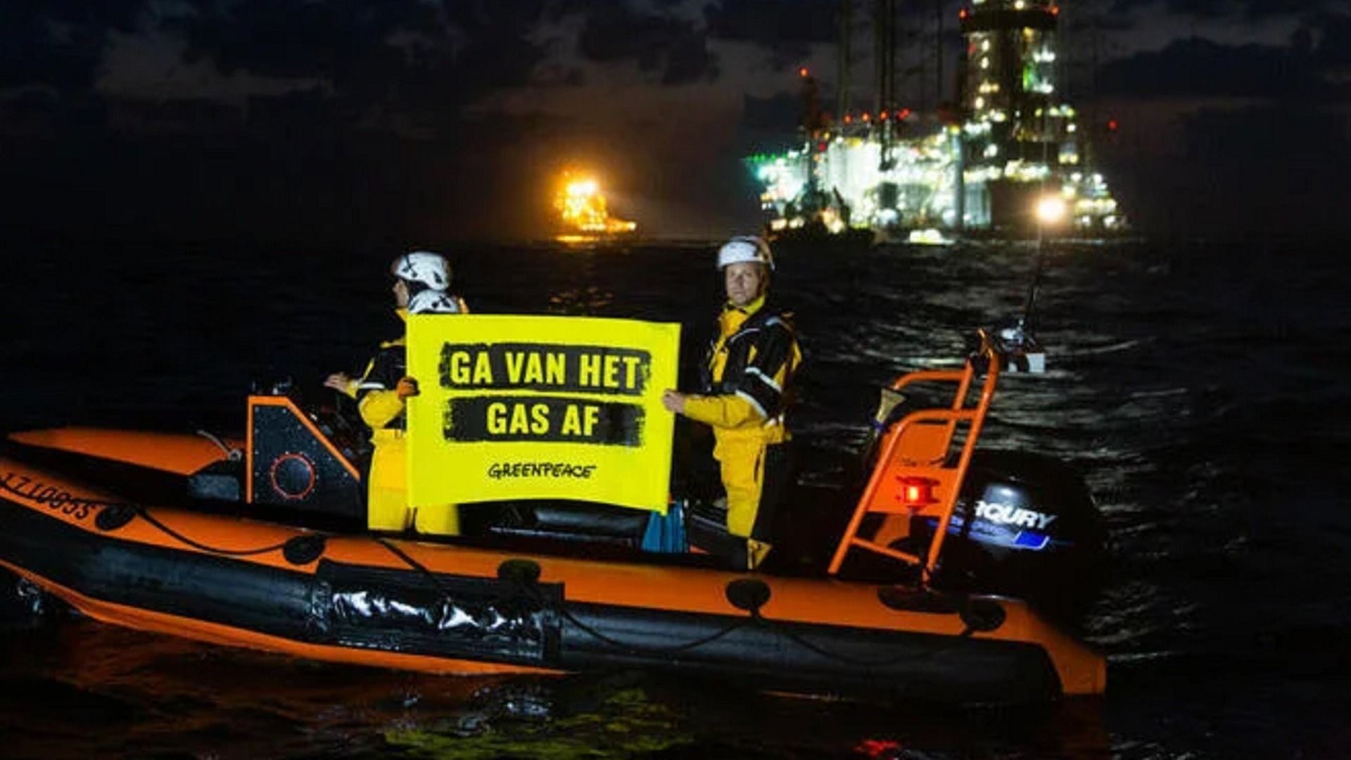 Greenpeace voert actie bij boorplatform Schiermonnikoog tegen nieuwe gaswinning