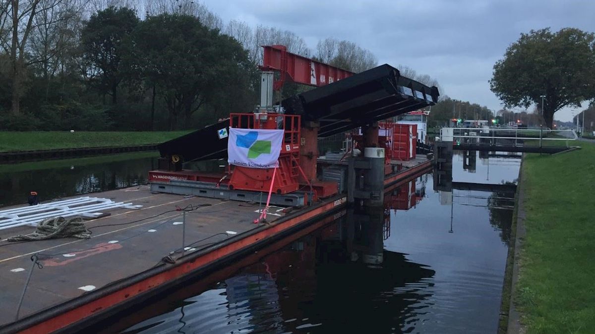 Flinke klus: nieuw brugdek moet van Aadorp naar Gramsbergen