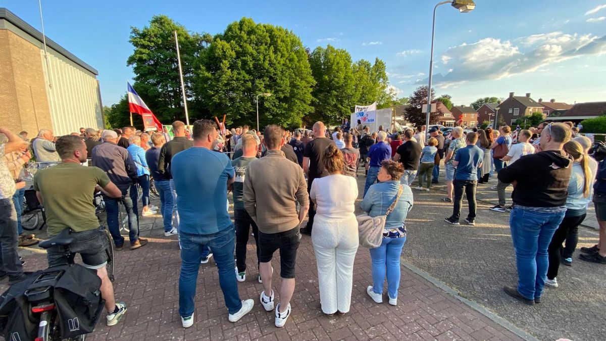 150 demonstranten bij infoavond over azc: ‘Geen opvang hier’