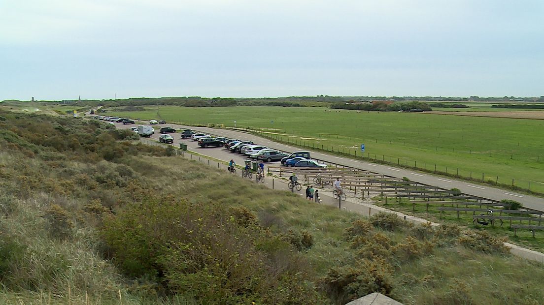 Als alle parkeerplaatsen vol staan, pikt de boer een graantje mee