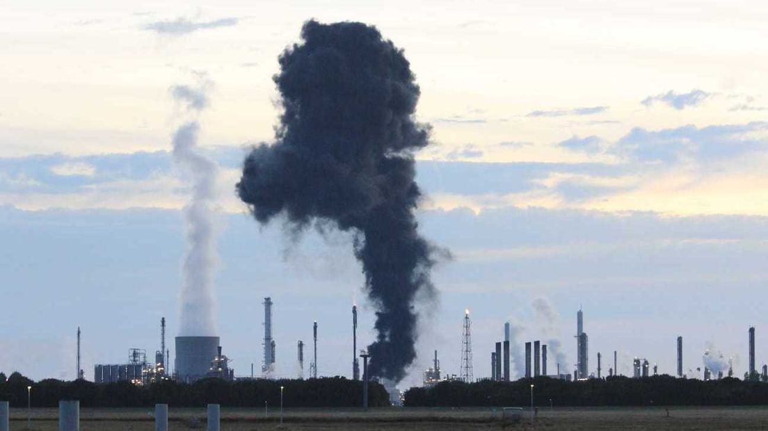 Rookpluim bij Dow in Terneuzen