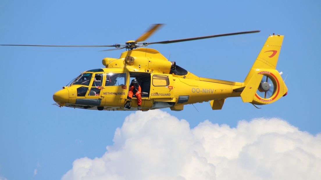 Kustwacht zoekt met helikopter naar vrouw die thuis op de bank blijkt te zitten