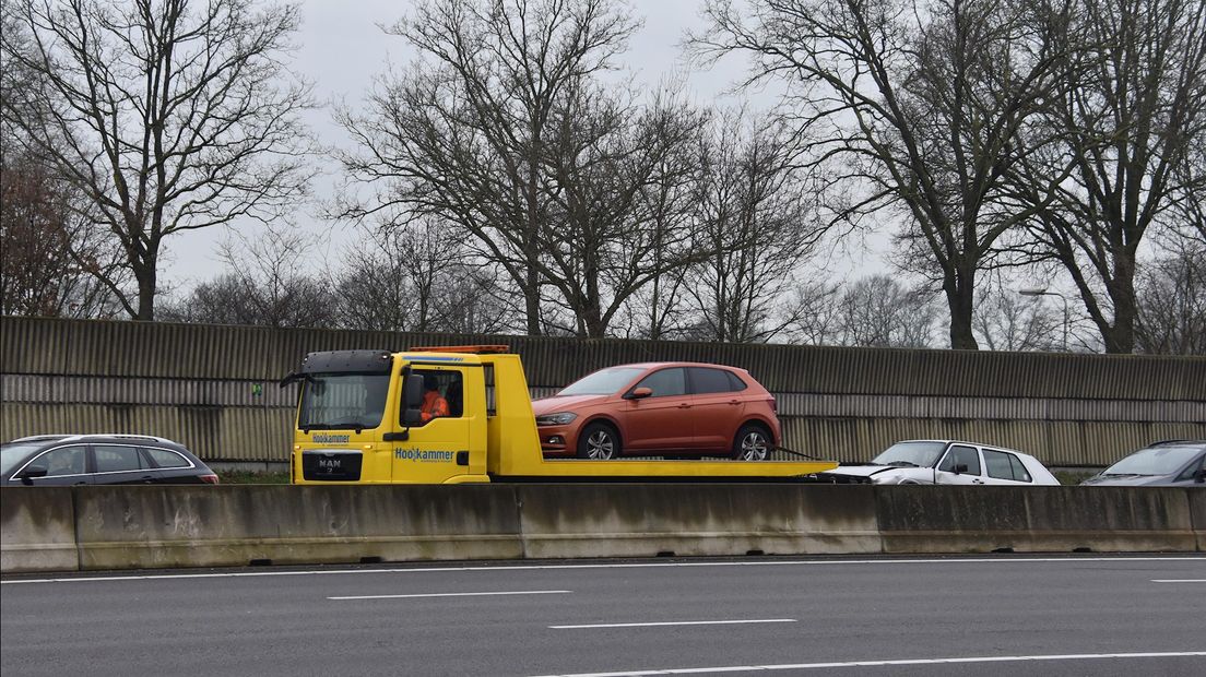 Vier auto's botsten op elkaar op A28 bij Staphorst