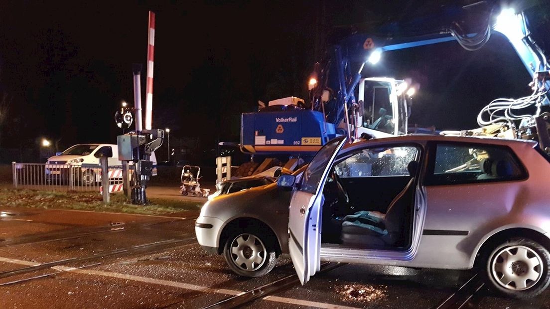 Automobilist gewond bij botsing met spoorvoertuig in Hengelo
