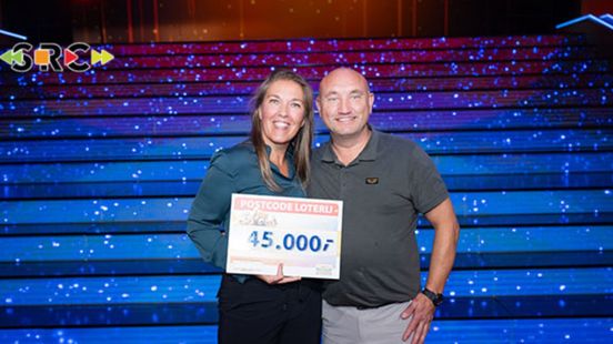 Jacqueline dolblij in halve finale miljoenenjacht: 'Dit is zoveel geld voor mij'