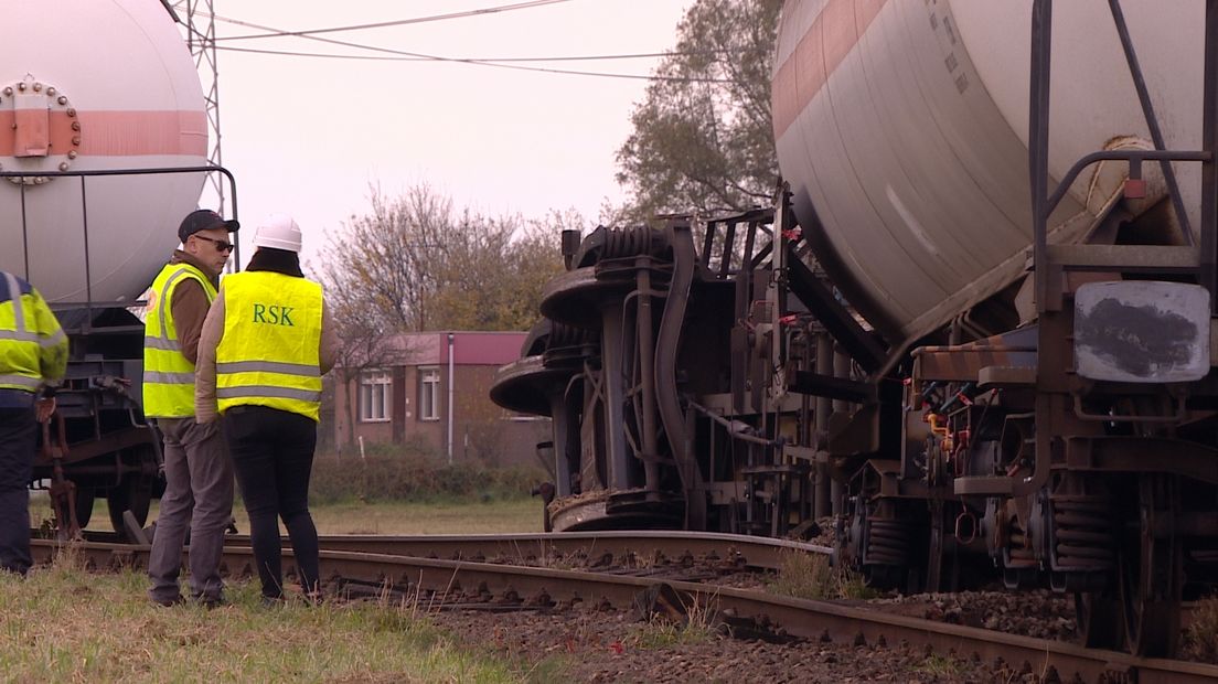 Ontspoorde wagons bij Nieuwdorp