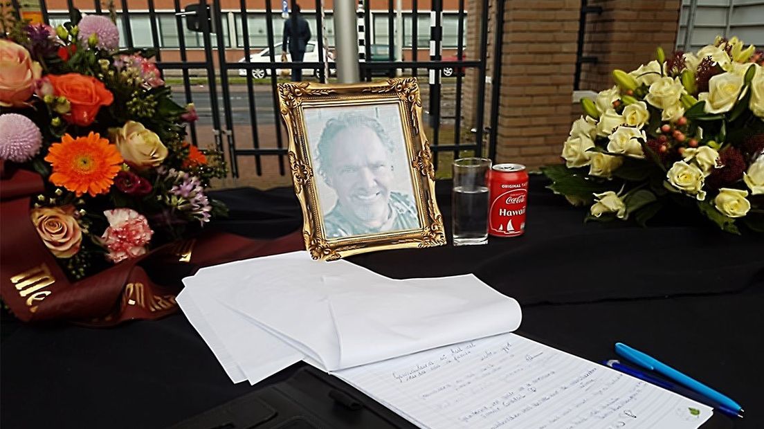 Condoleanceregister bij de Haagse Markt voor de vermoorde Olaf